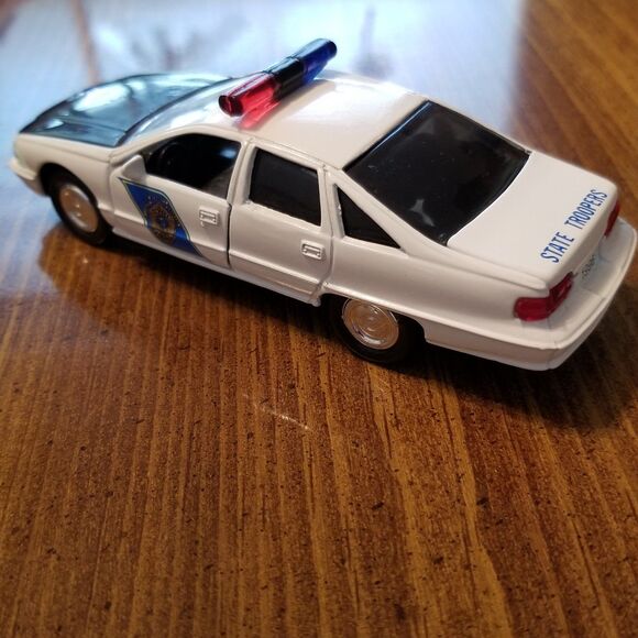 Alaska State Police Road Champs die cast police car 1:43 scale - Picture 6 of 10